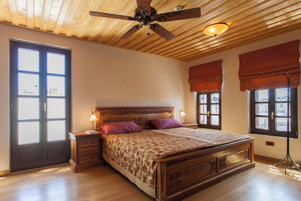 House, 3 Bedrooms, Balcony, Garden View