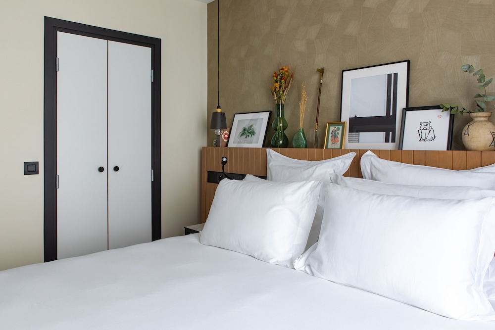 Maison Mère bedroom photo