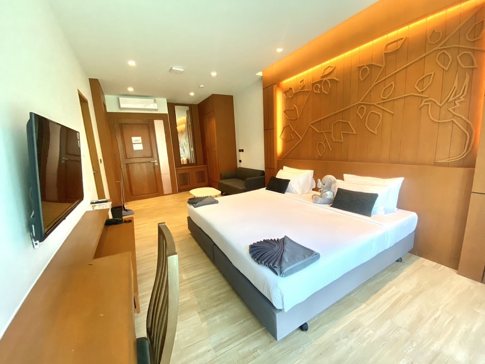 Deluxe Pool Access - Photo 14
