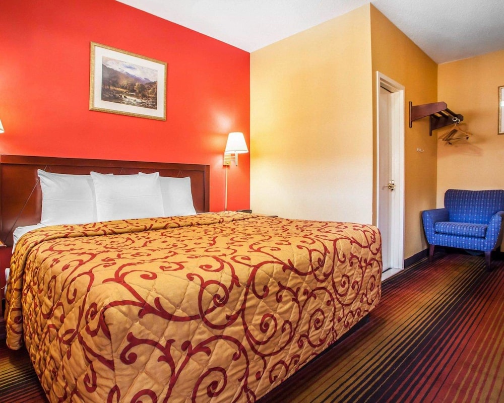 Standard Room, 1 King Bed, Non Smoking - Photo 4