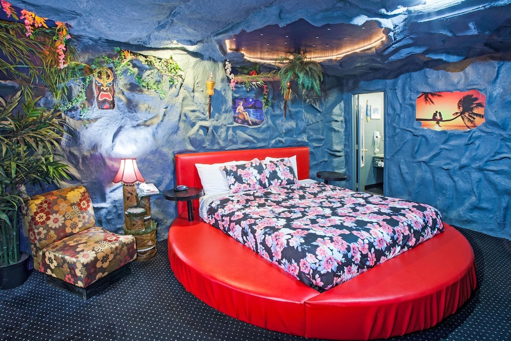 Suite, 1 Bedroom (Jurassic Cave) - Photo 1