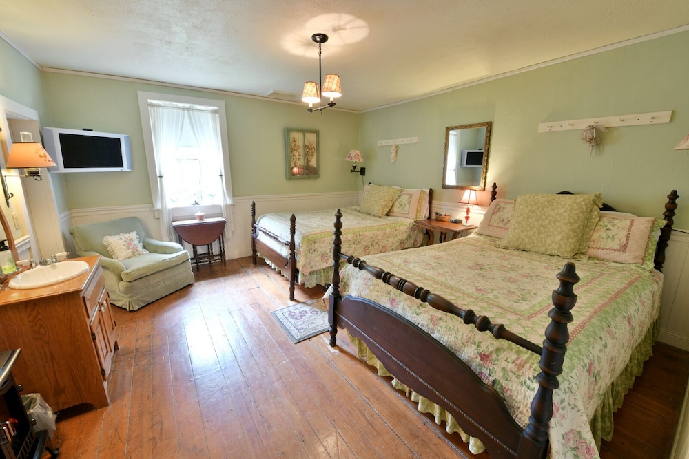 Hummingbird Room