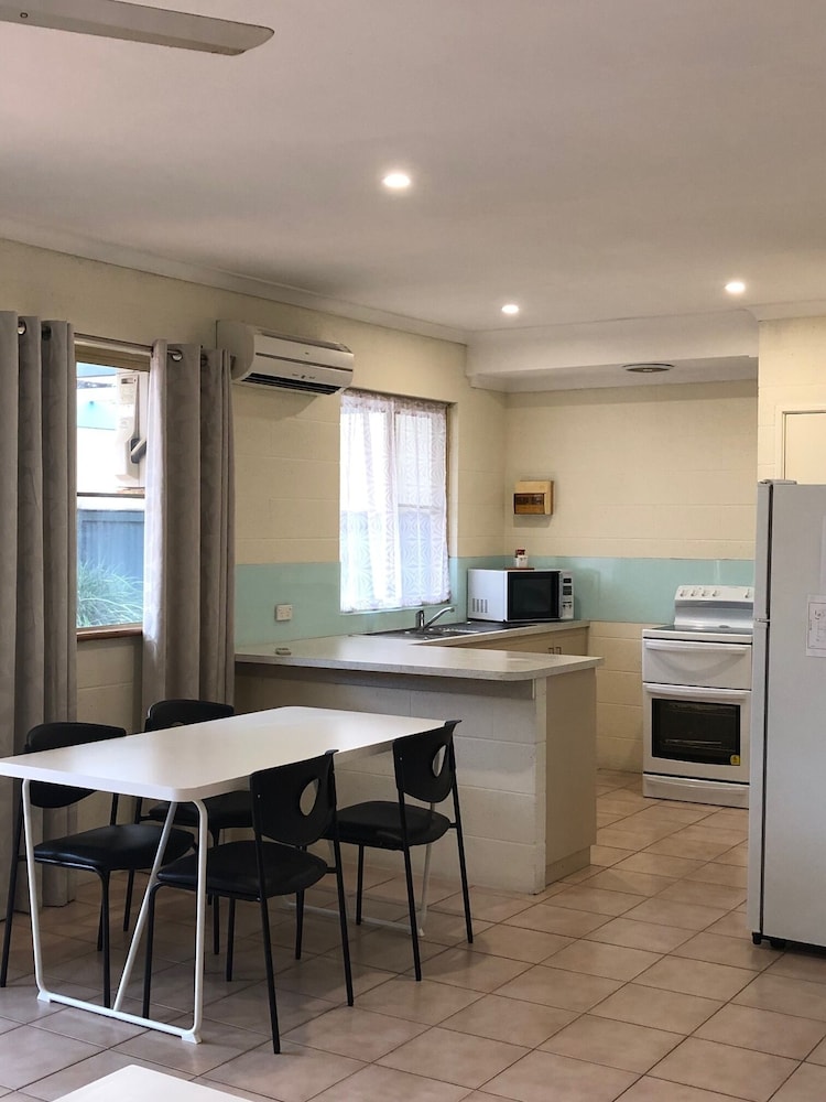 Ground Floor Unit photo 3