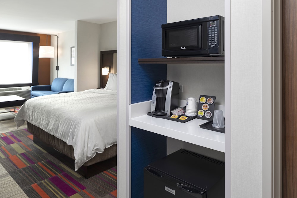 Suite, 1 King Bed - Photo 2