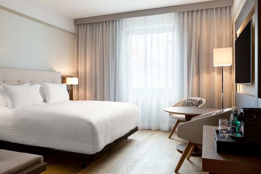 Standard Room, 1 King Bed
