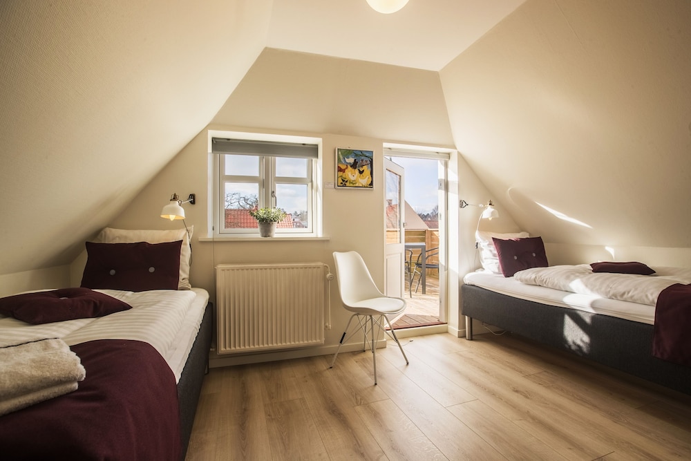 Twin Room (TB)