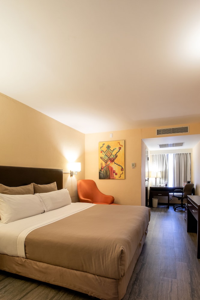 Standard Room, 1 King Bed - Photo 8