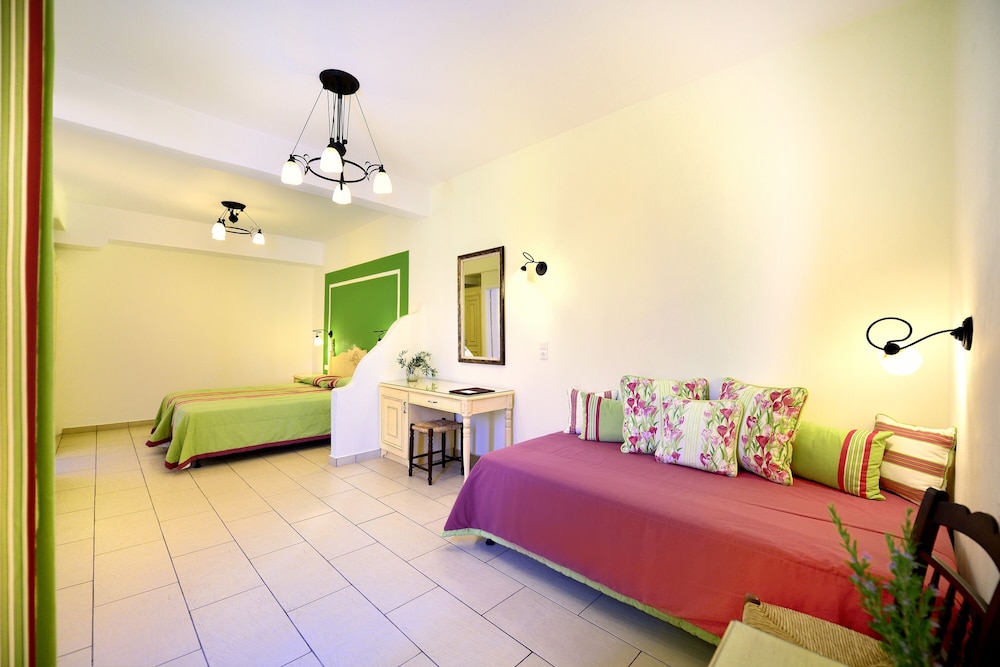 Standard Triple Room (No special View) - Photo 3