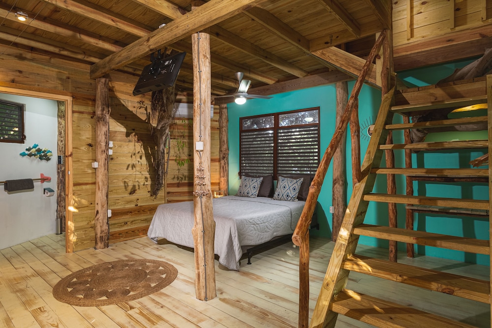 Romantic Tree House photo 3
