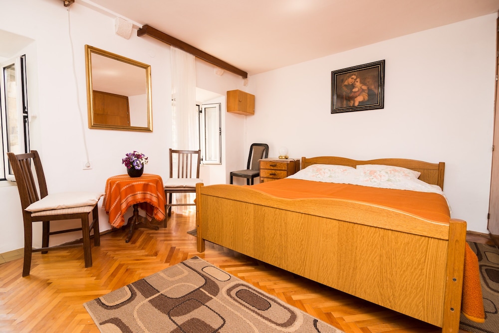 Double Room (Double Room With Shared Bathroom)