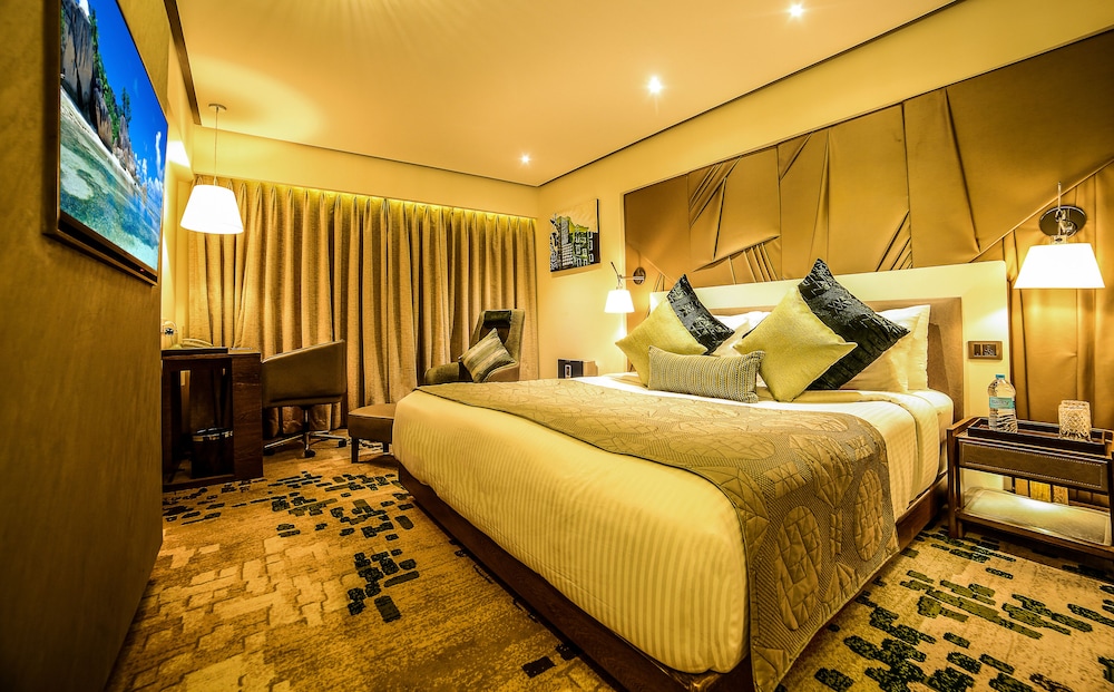 Suite Room with Airport Transfer - Photo 4