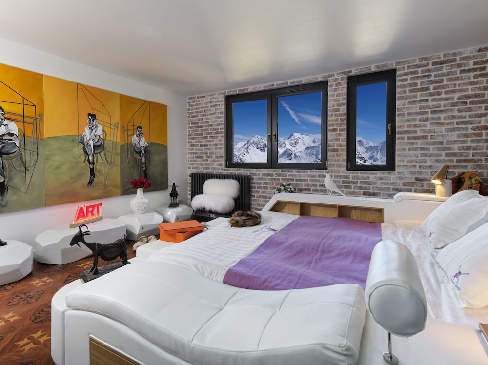 Suite 301 photo 2