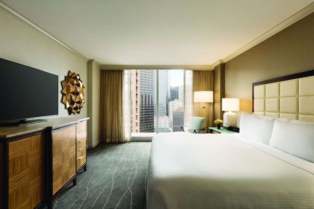 Fairmont Gold, Suite, 1 Double Bed, City View photo 1