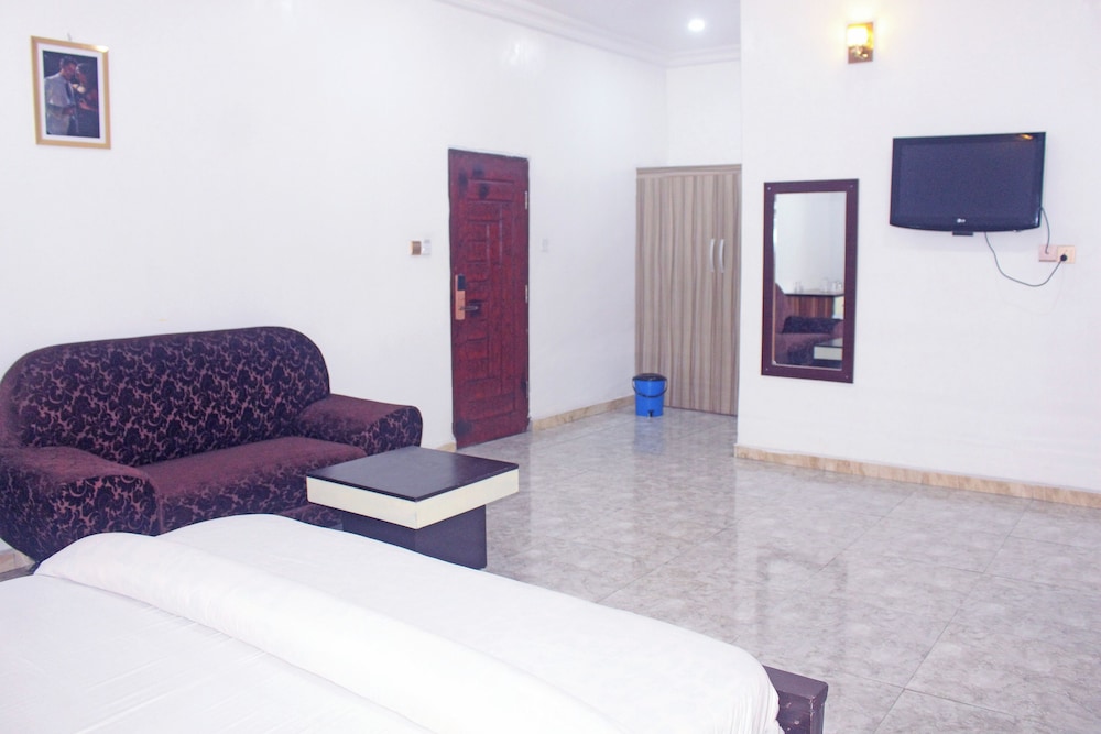Deluxe Room - Photo 5