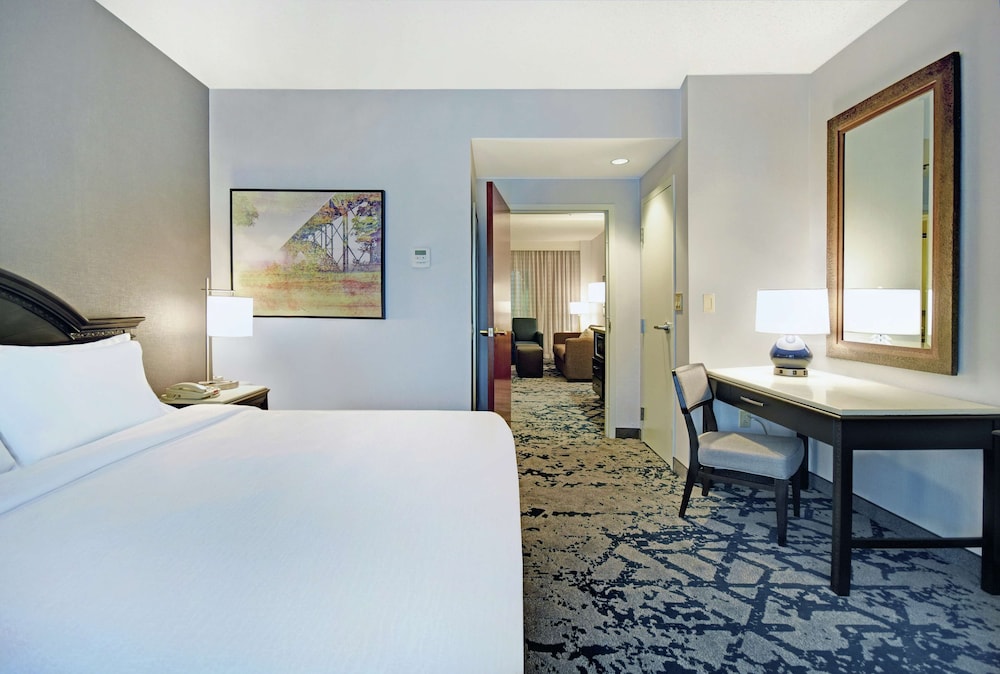 Standard Suite, 1 King Bed with Sofa bed, Non Smoking - Photo 1