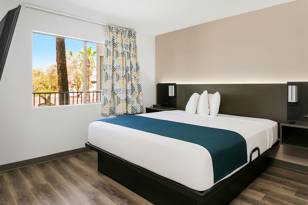 Standard Suite, 1 King Bed, Non Smoking, Kitchenette photo 1
