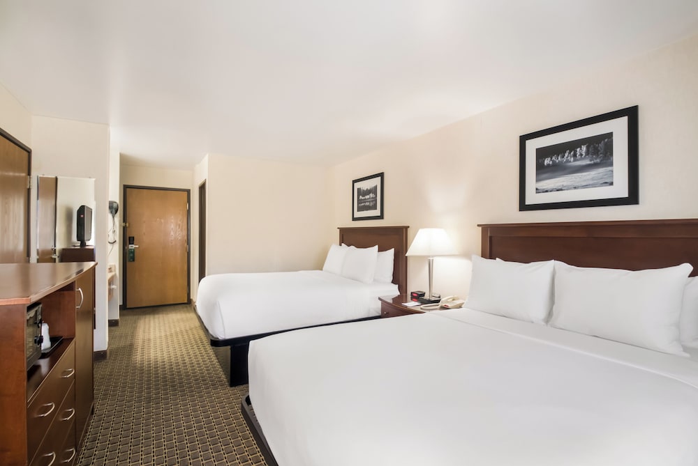 Standard Room, 2 Queen Beds - Photo 4