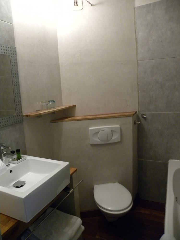 Double Room - Photo 32