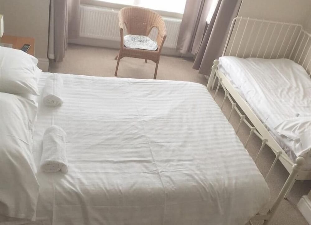 Standard Suite, Ensuite photo 1