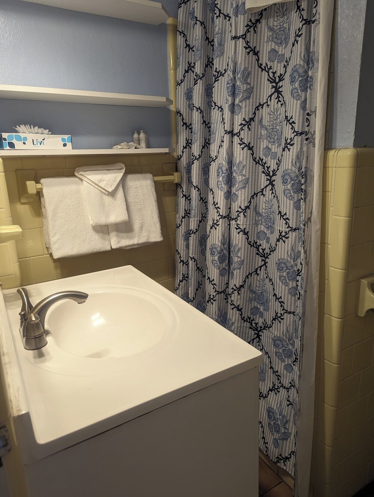 Standard House, Non Smoking, Private Bathroom (Beach Front House) photo 2