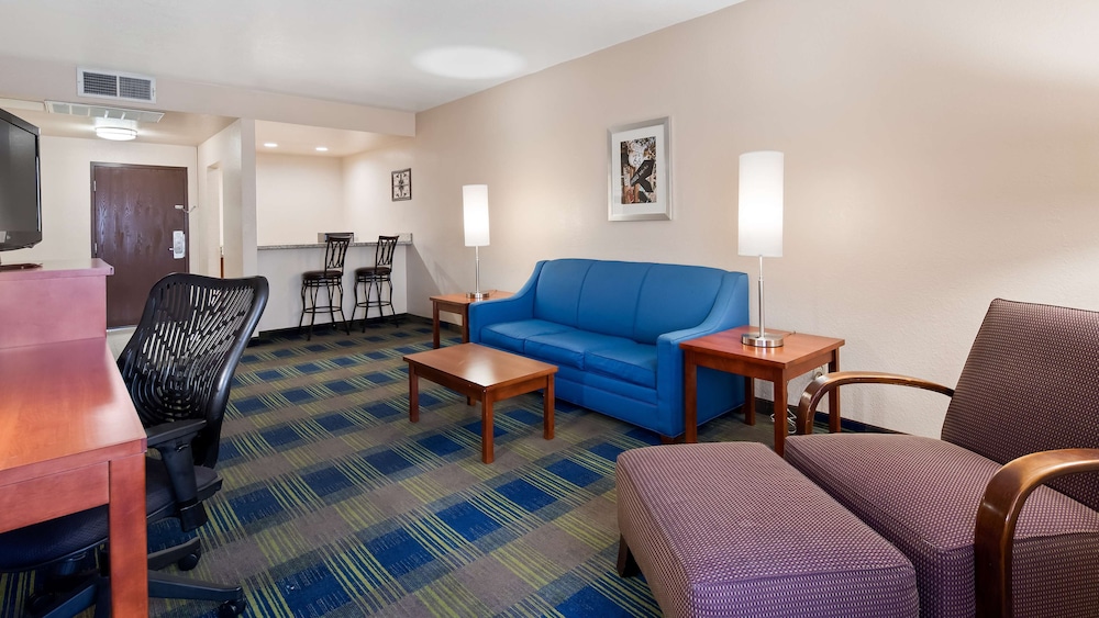 Suite, 2 Queen Beds, Non Smoking, Refrigerator & Microwave (with Sofabed) - Photo 1