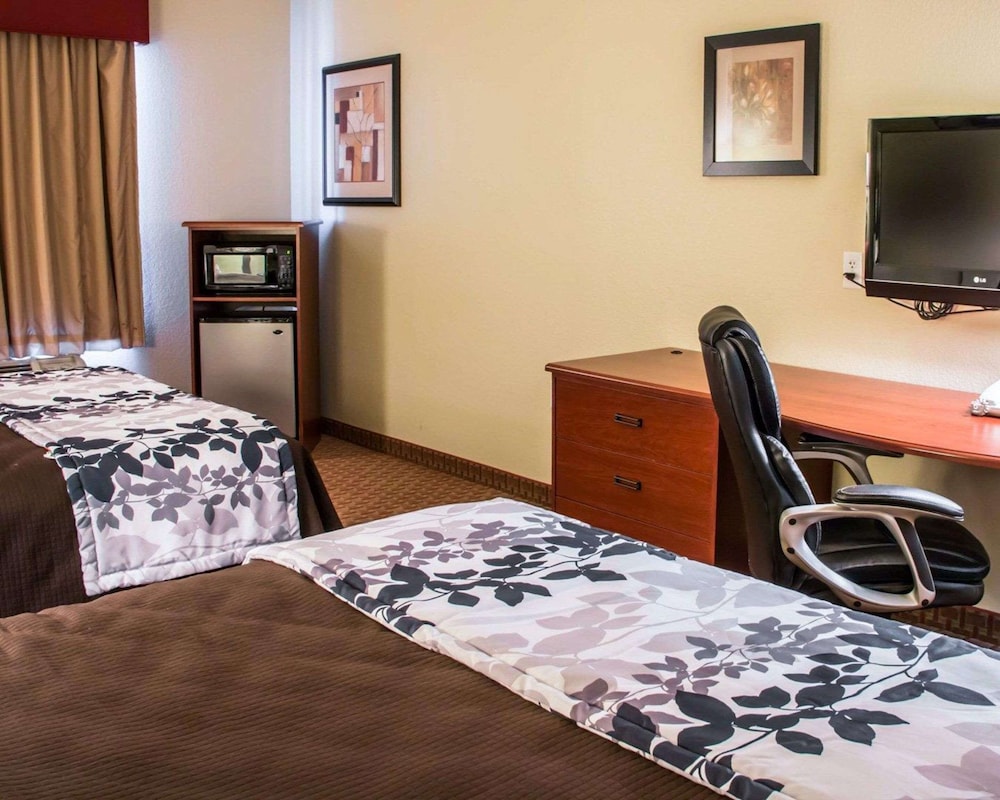 Standard Room, 2 Queen Beds, Non Smoking - Photo 3