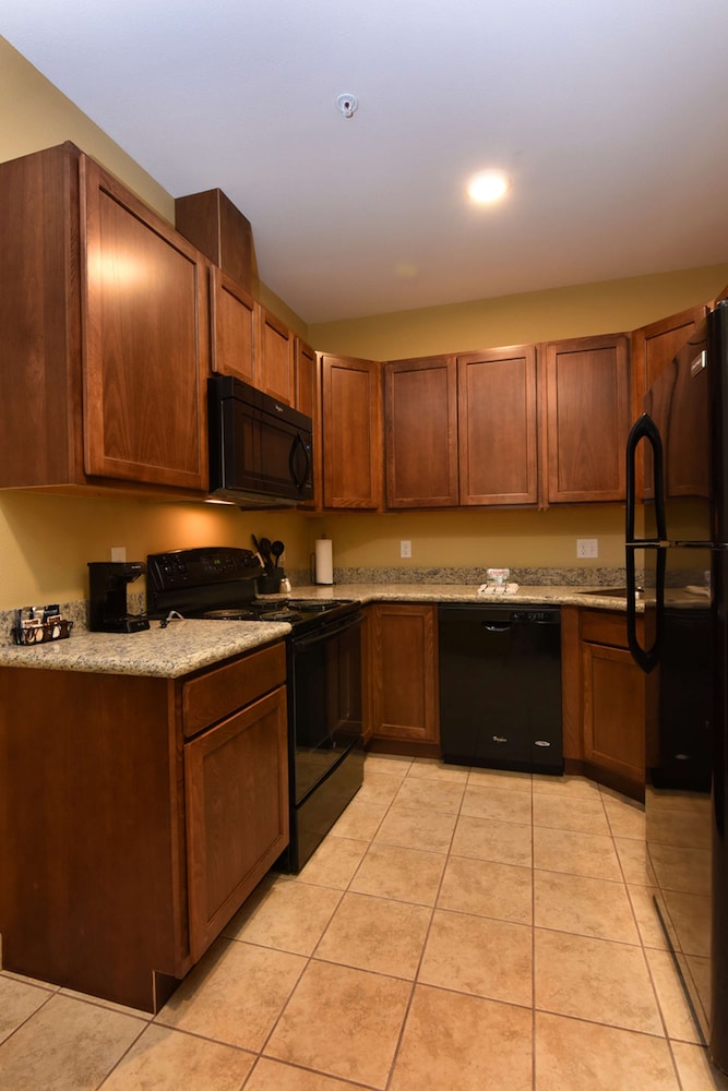 Suite, Multiple Beds, Non Smoking, Kitchen - Photo 4