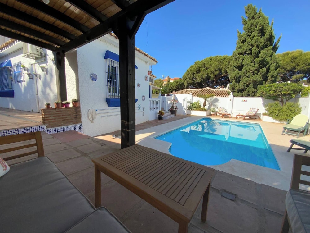 Villa mit Pool, zu Fuß zum Strand, Restaurants, Geschäfte, Foto 17