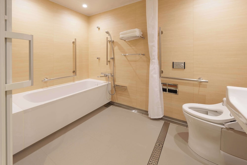 Superior Twin Room, Non Smoking (Accessible Room) - Photo 17