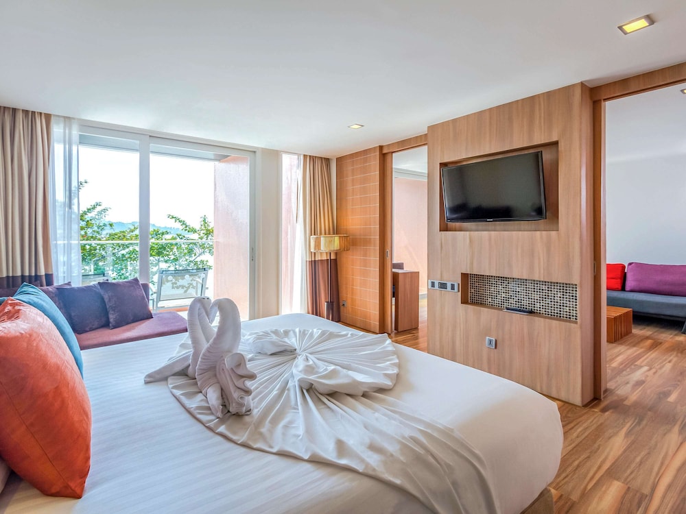 Suite, 1 King Bed (Ocean) photo 2