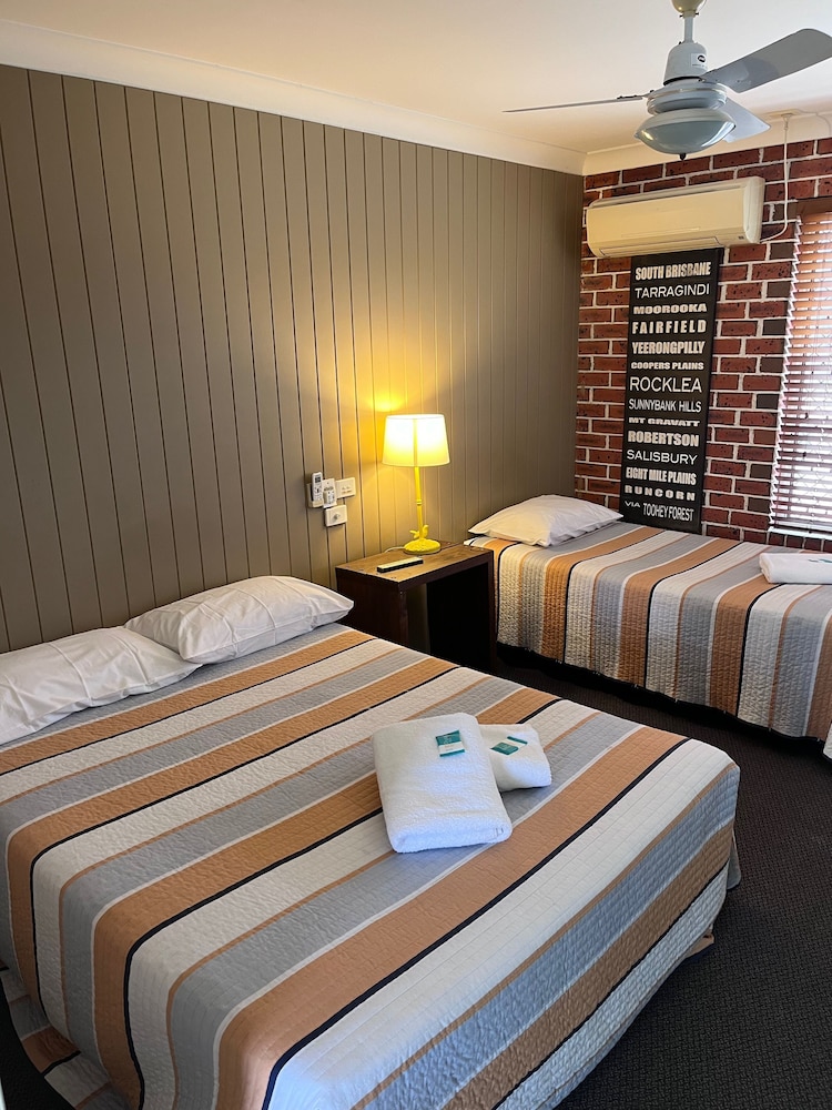 Room (1 Double & 1 Single) photo 1