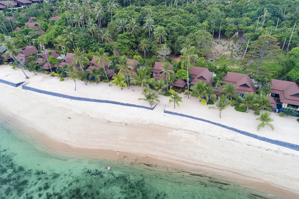 Beachfront Pool Villa Suite (Adult Only) - Photo 17