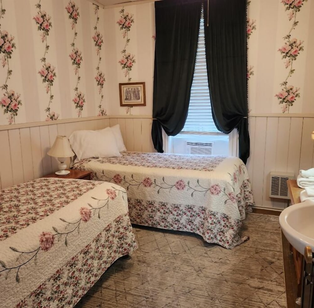 Standard Room, 1 Double Bed, Shared Bathroom photo 1