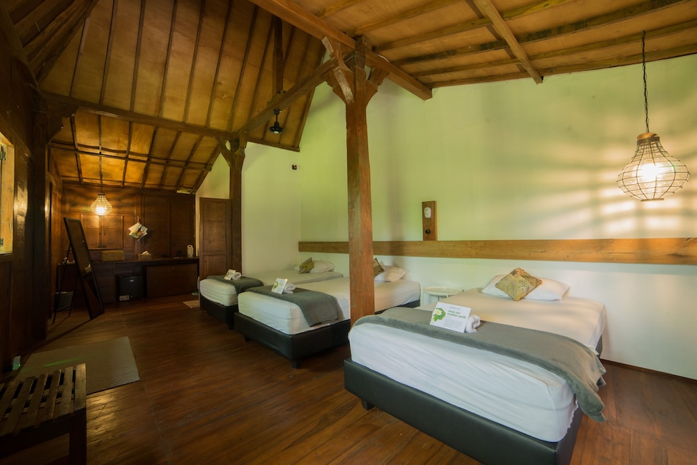 Jepara Triple Bed - Photo 1