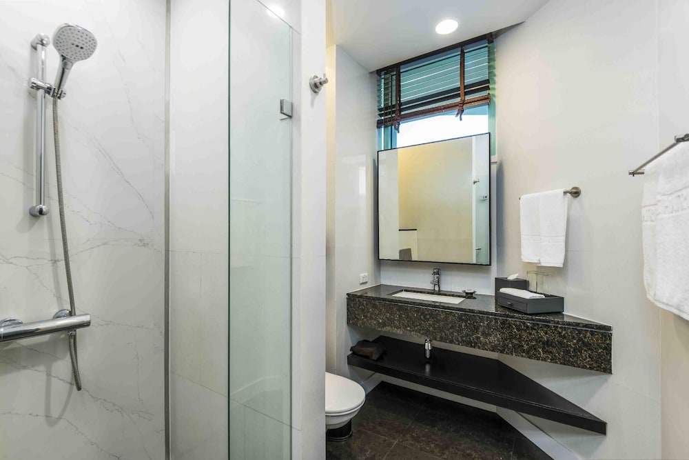 Two Bedroom Suite River View thumbnail 6