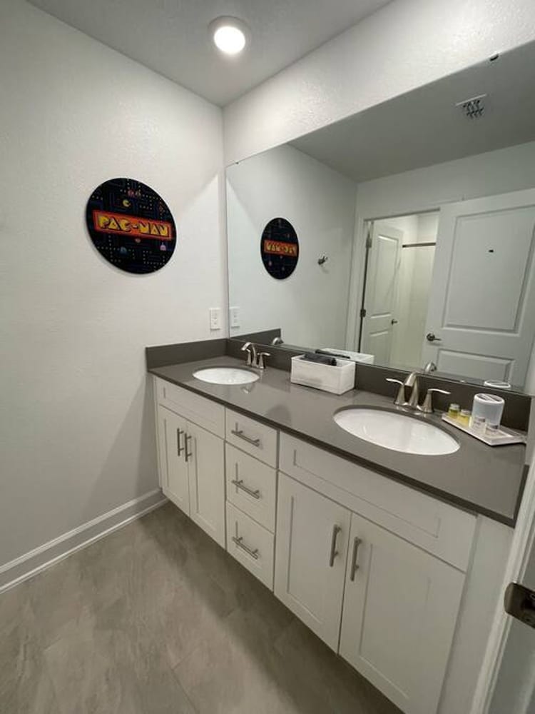 SL 4Br Walking Distance to Club, Photo 18