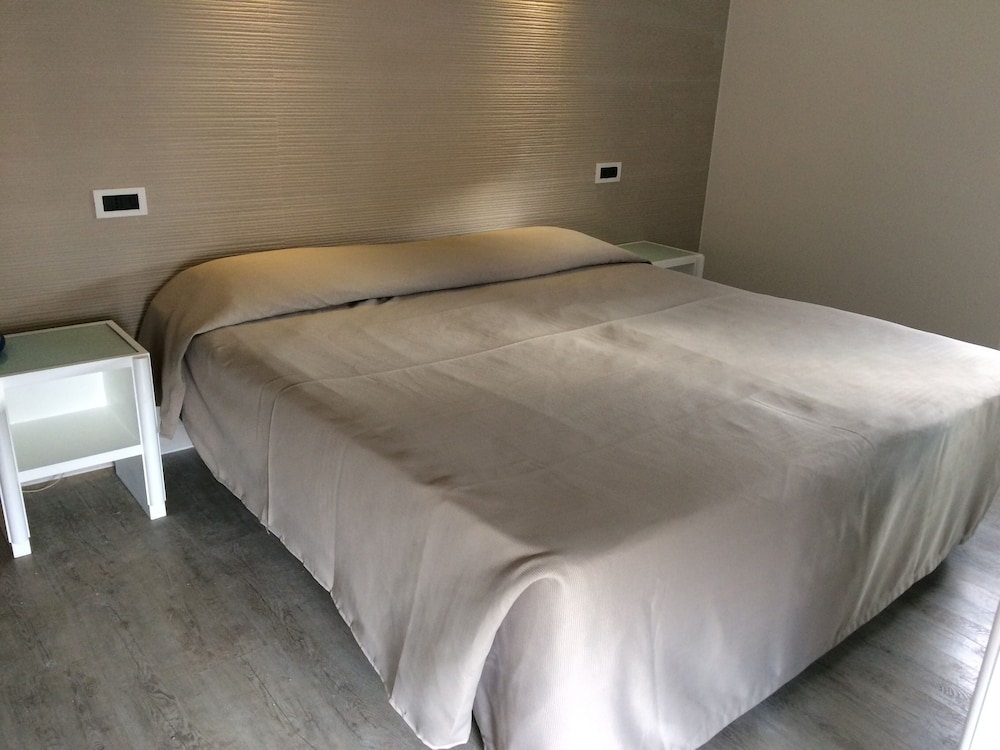 Standard Double or Twin Room photo 3