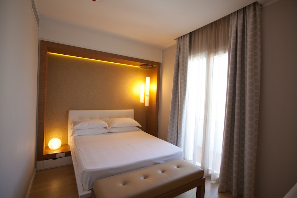 Standard Single Room, 1 Large Twin Bed, Balcony photo 3