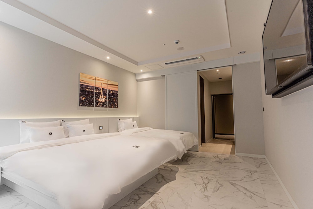 Deluxe Twin Room - Photo 7