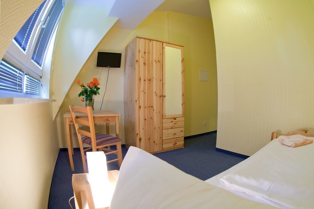 Single Room photo 3