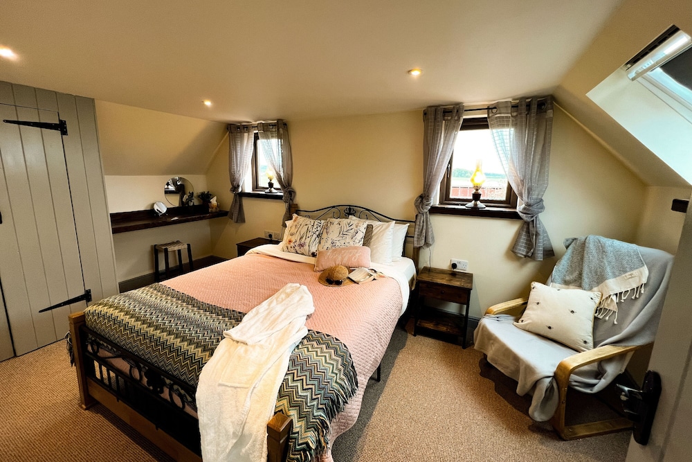 Family Cottage, 3 Bedrooms, Partial Sea View, Beachside photo 2