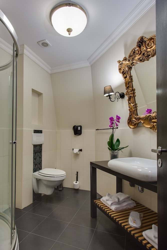 Deluxe Room - Photo 6