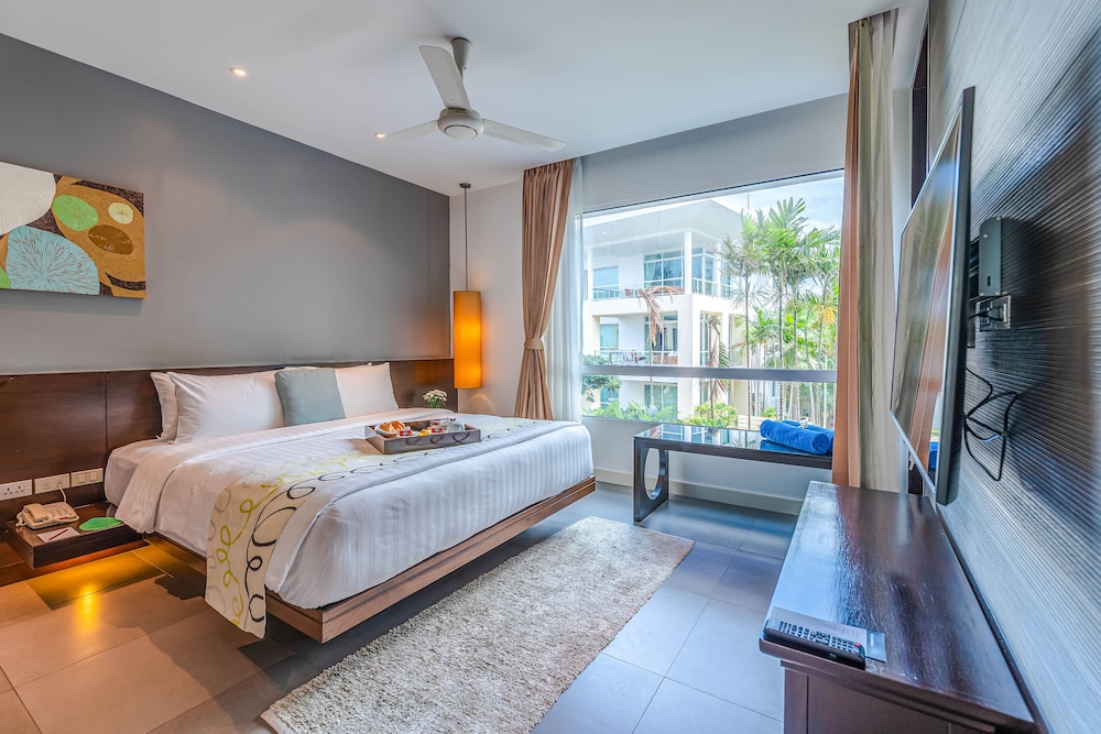 Family Two-Bedroom Garden Residence - Photo 3