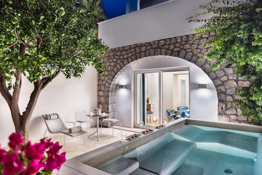 Pool Patio Suite