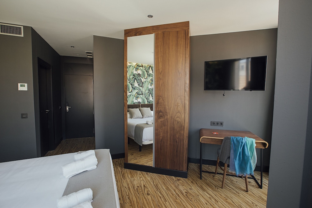 Superior Double Room, City View - Photo 7