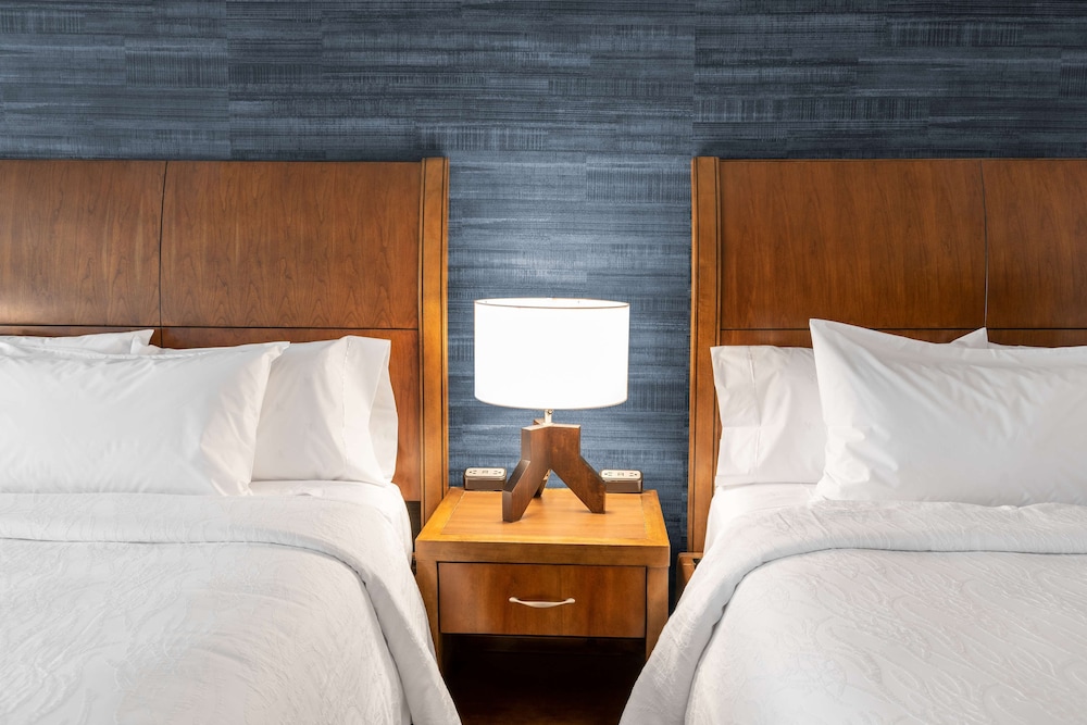 Room, 2 Queen Beds (Drinks & Snacks) - Photo 4