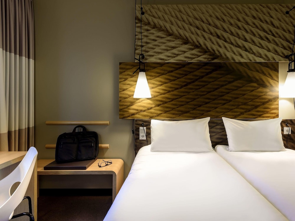 Standard Room, 2 Twin Beds photo 2