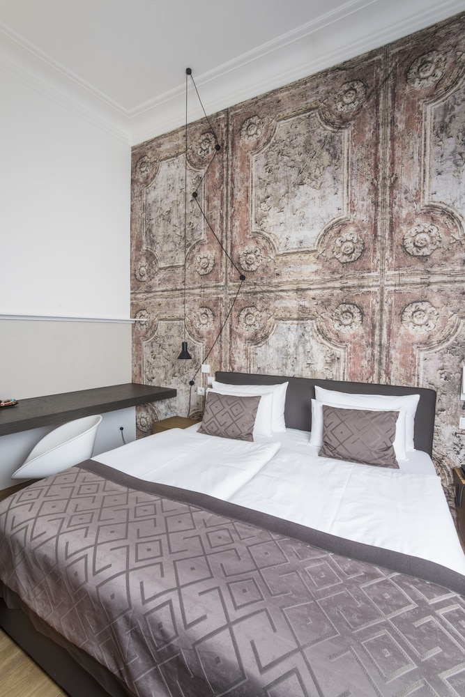Standard Double Room, 1 Queen Bed