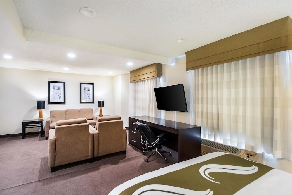 Suite, 1 King Bed with Sofa bed, Non Smoking - Photo 2