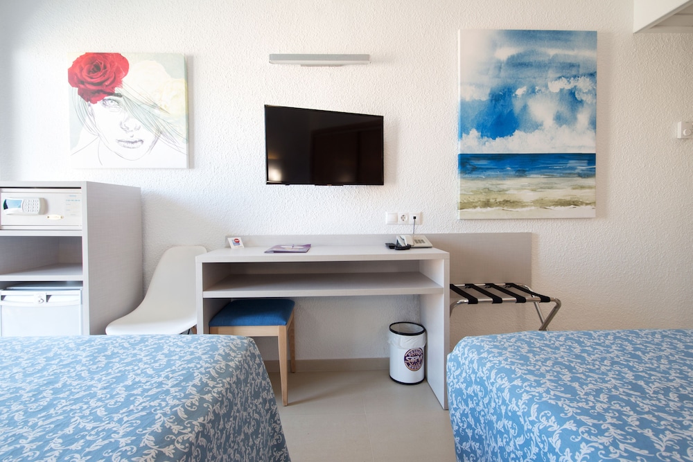 Double Room, Terrace (2 Adults + 1 Child) photo 3